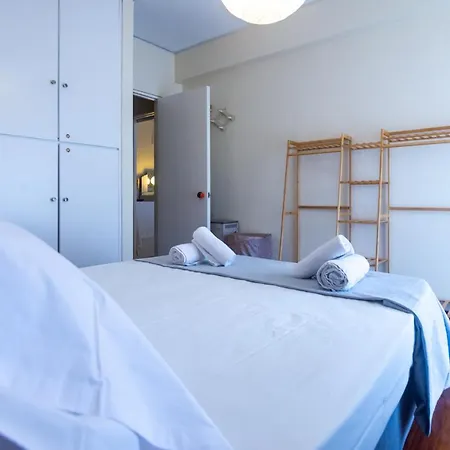 Stella's Apartment,kanoni Análipsis