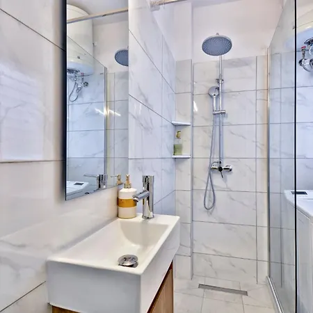 Stella's Apartment,kanoni Apartment Análipsis