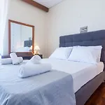 Stella's Apartment,kanoni
